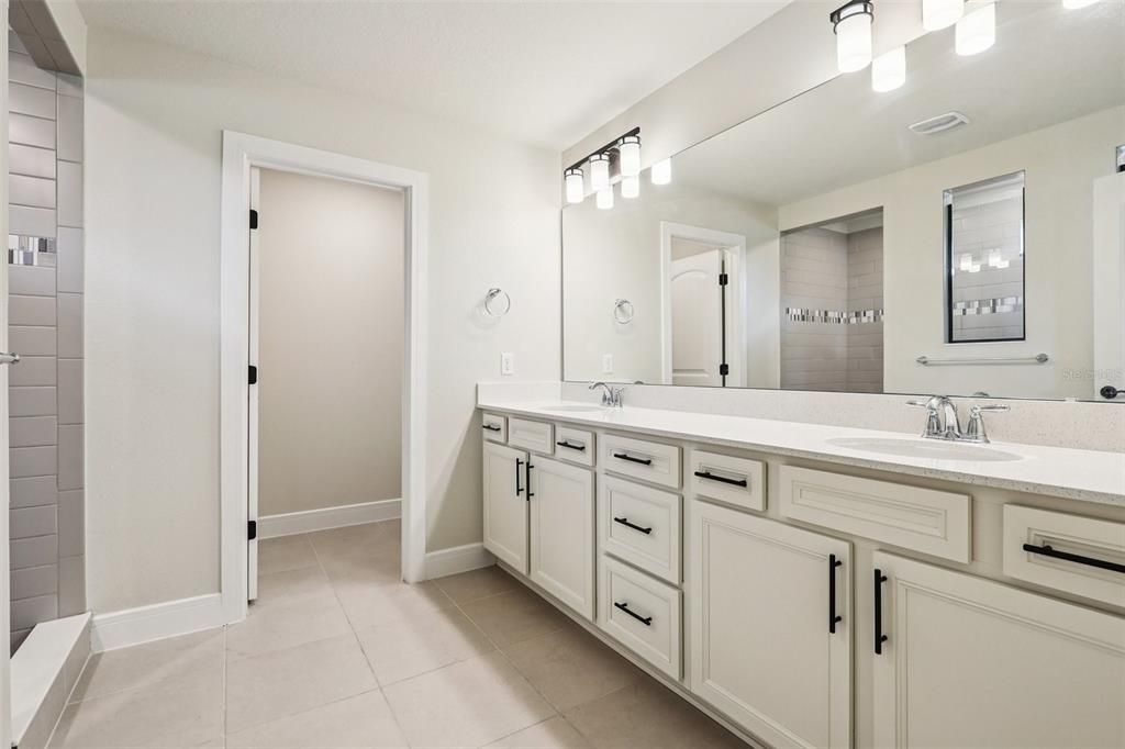 Bathroom, Dual Sink Vanities, Interior