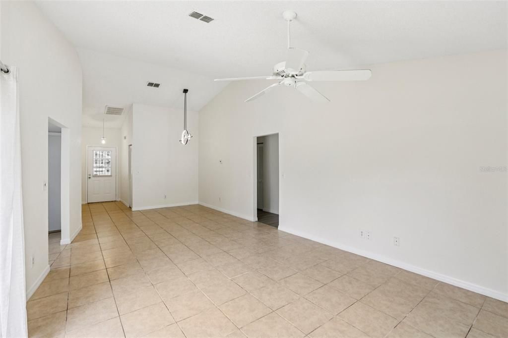 Empty room, Interior, Pendant Lights