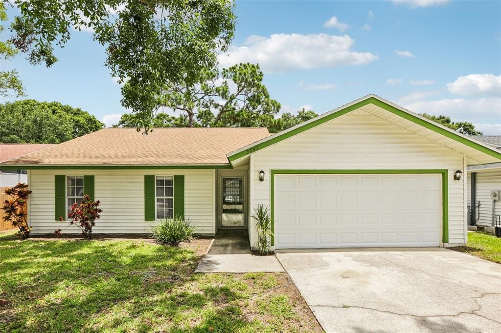 Attached, Exterior, Facade, Ranch