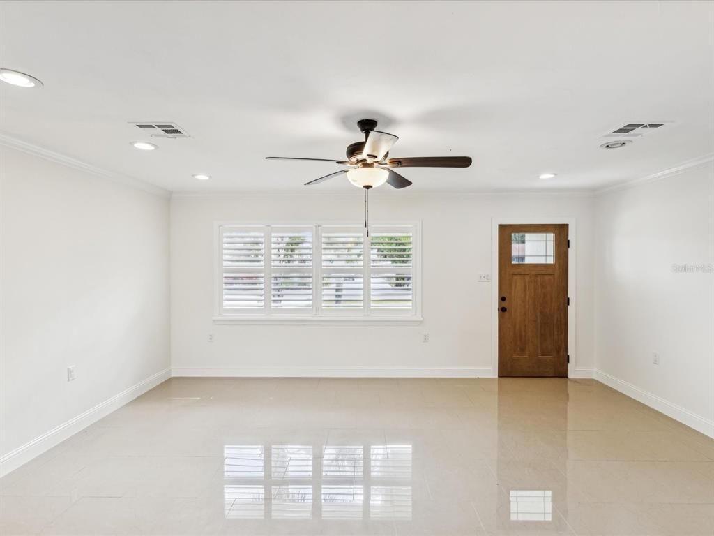 Empty room, Interior, Recessed Lighting