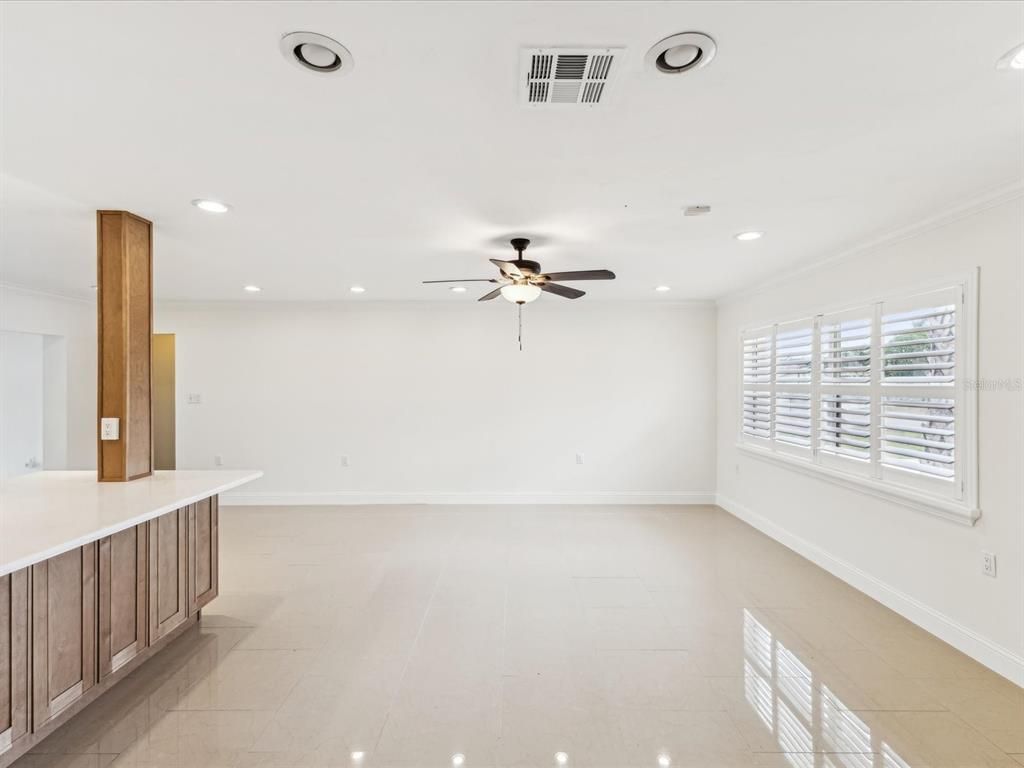 Empty room, Interior, Recessed Lighting
