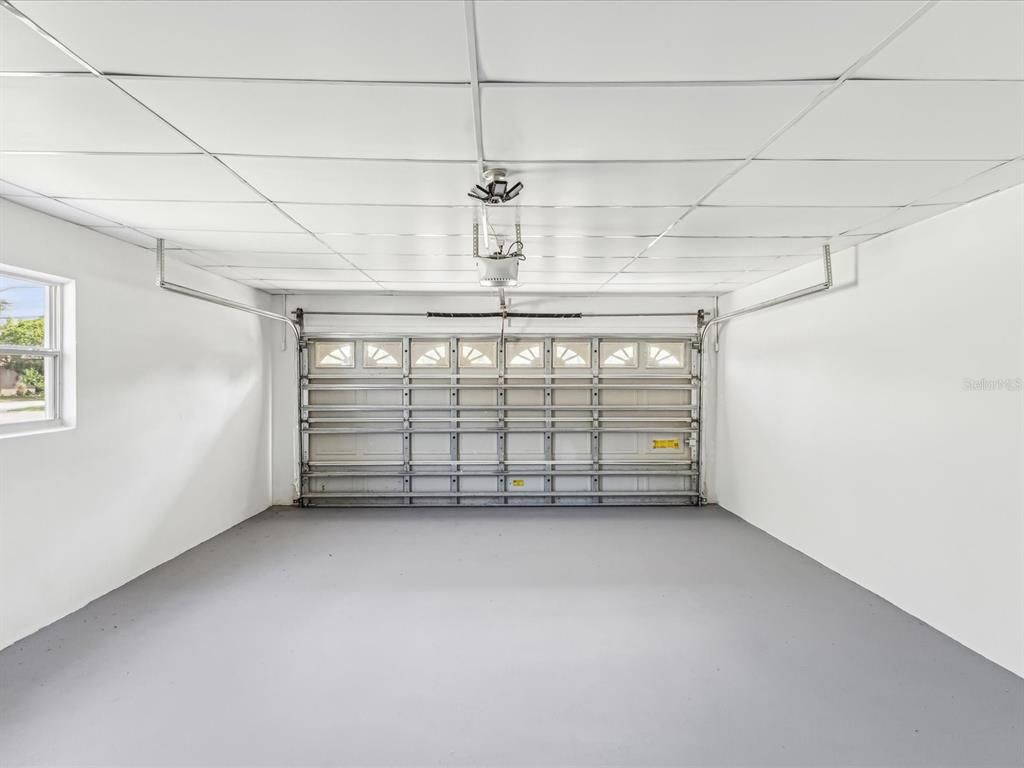 Garage, Interior