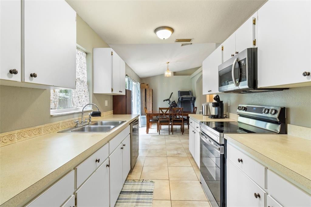 Dining room, Interior, Kitchen, Stainless Steel Appliances