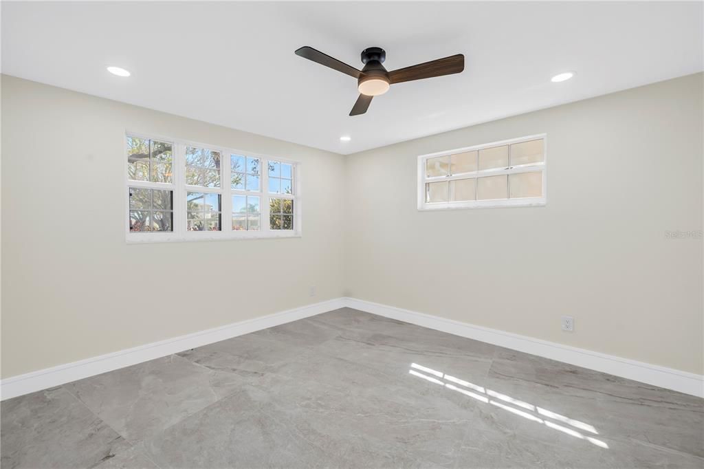 Empty room, Interior, Recessed Lighting