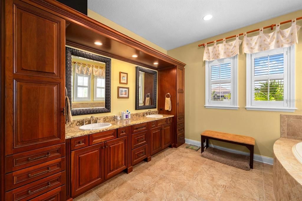 Bathroom, Dual Sink Vanities, Interior, Recessed Lighting