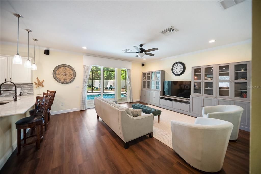 Interior, Living room, Pendant Lights, Recessed Lighting, Wood Texture Flooring