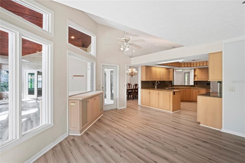 Chandelier, Dining room, Interior, Kitchen, Recessed Lighting, Wood Texture Flooring