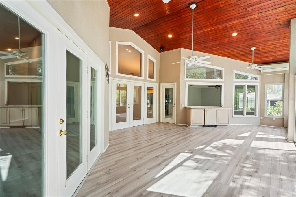 Empty room, Interior, Recessed Lighting, Wooden Ceilings, Wood Texture Flooring