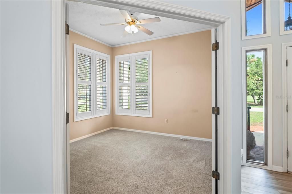 Empty room, Interior