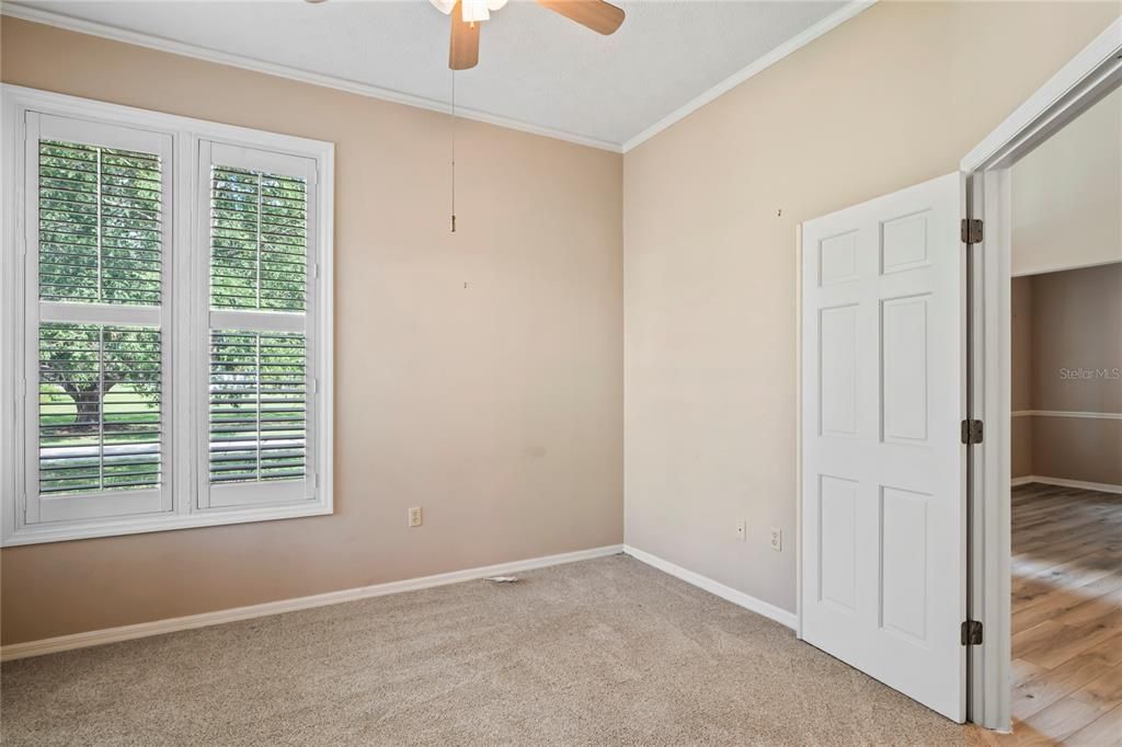 Empty room, Interior