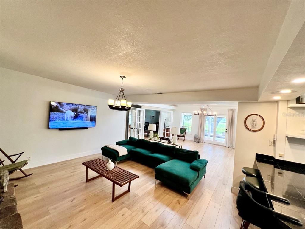 Chandelier, Interior, Living room, Pendant Lights, Recessed Lighting, Wood Texture Flooring