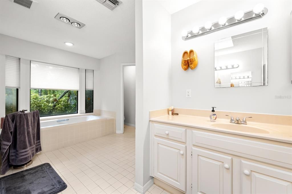 Bathroom, Interior, Recessed Lighting