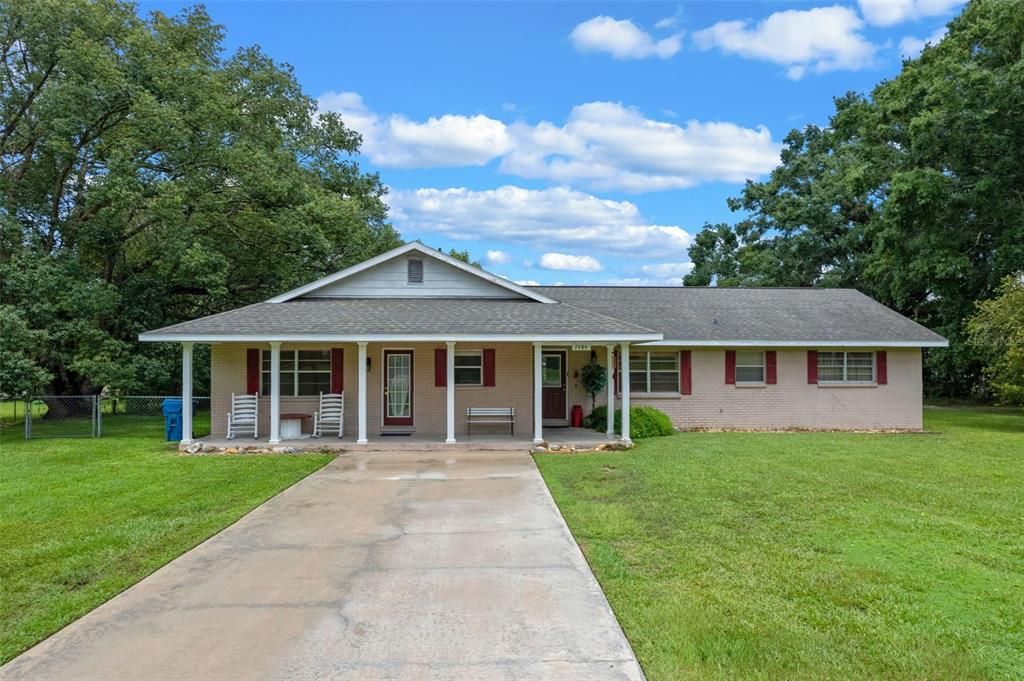Exterior, Facade, Ranch