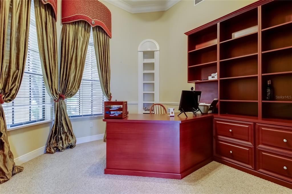 Home Office, Interior