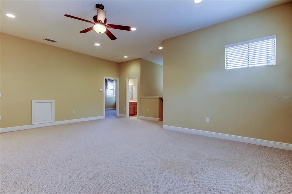 Empty room, Interior, Recessed Lighting