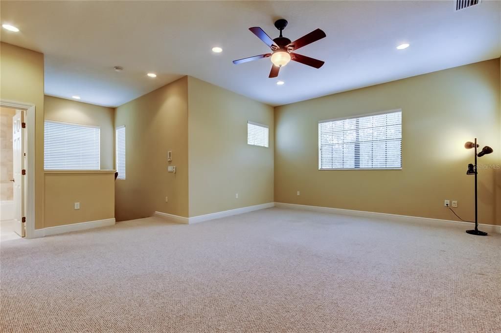 Empty room, Interior, Recessed Lighting