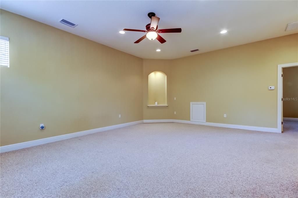 Empty room, Interior, Recessed Lighting