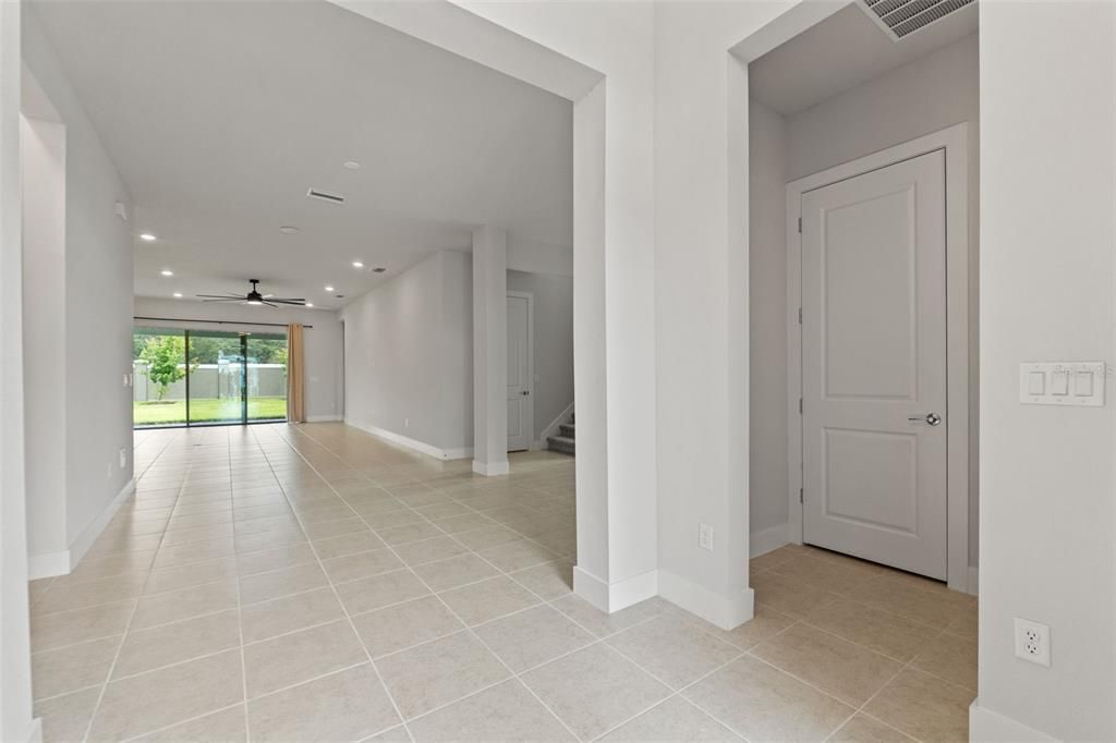 Empty room, Interior, Recessed Lighting