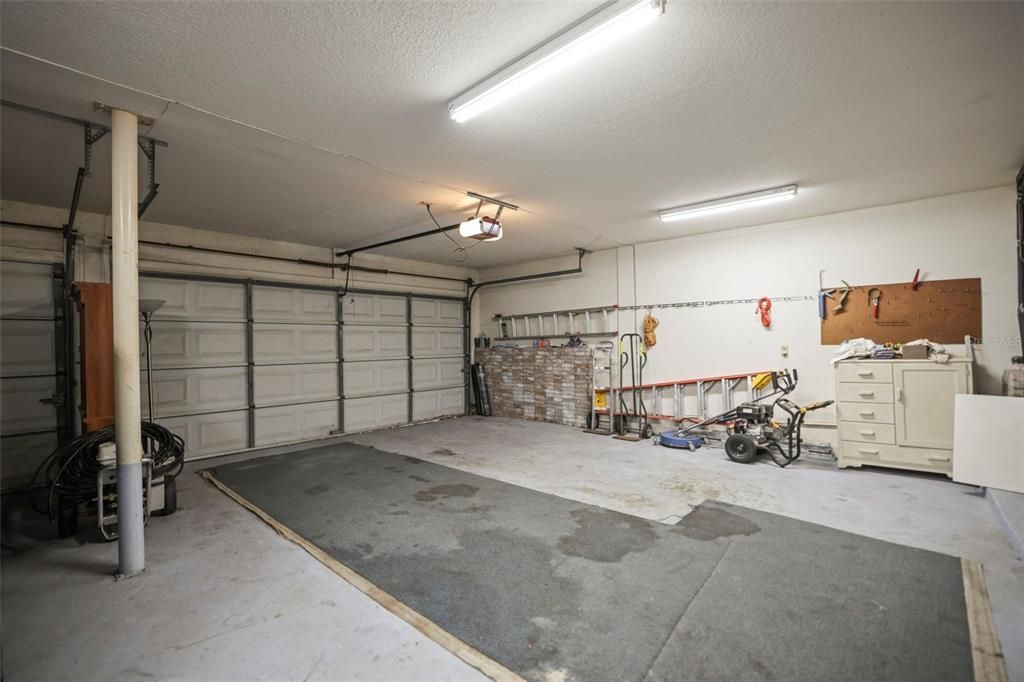 Garage, Interior