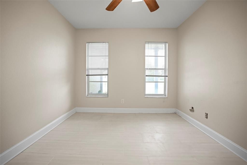 Empty room, Interior