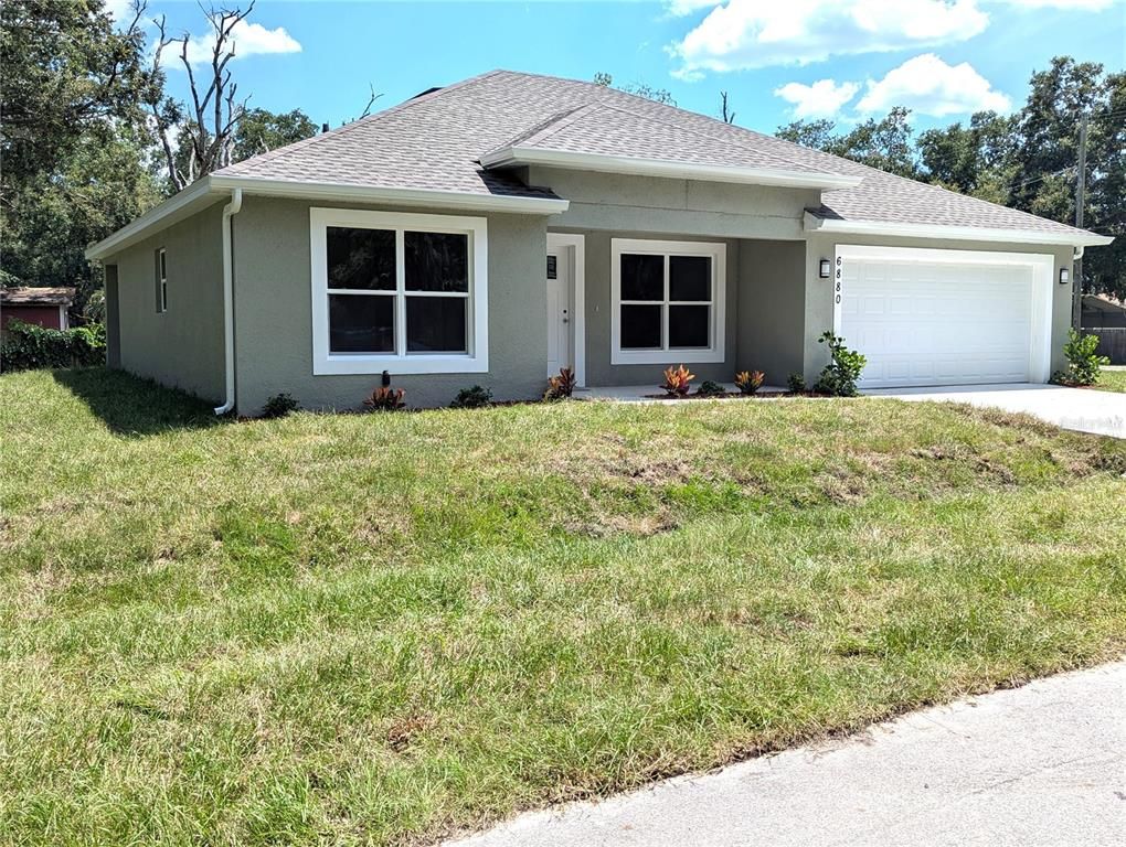 Attached, Exterior, Facade, Ranch