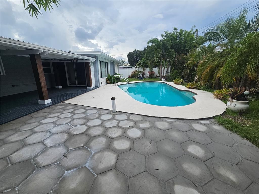 Exterior, Pool