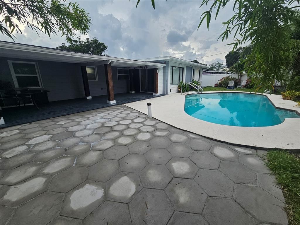 Exterior, Pool