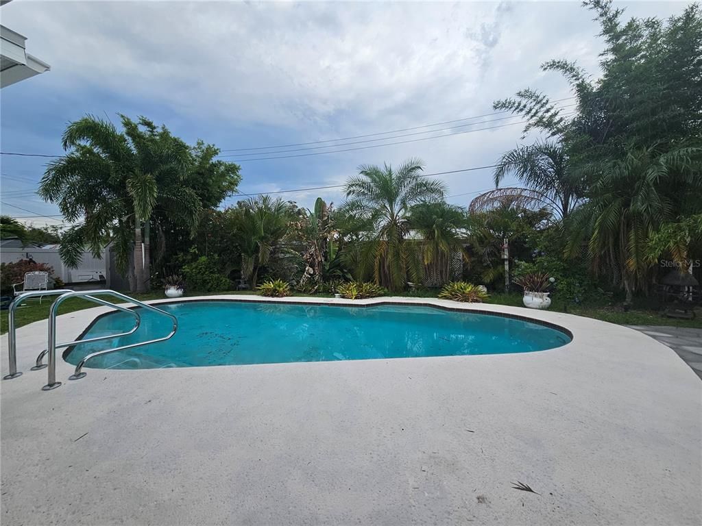 Exterior, Pool