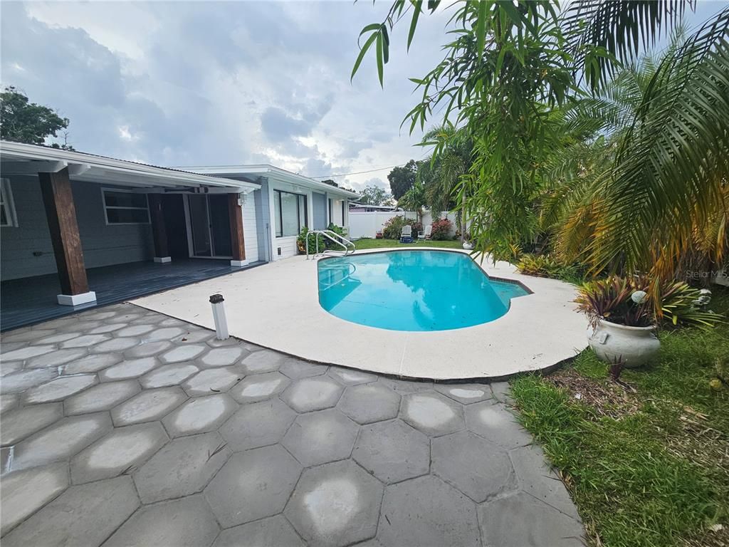 Exterior, Pool