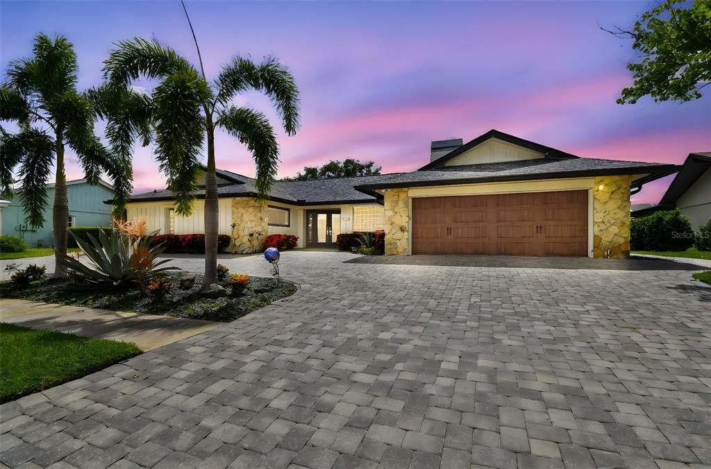 Attached, Exterior, Facade, Ranch