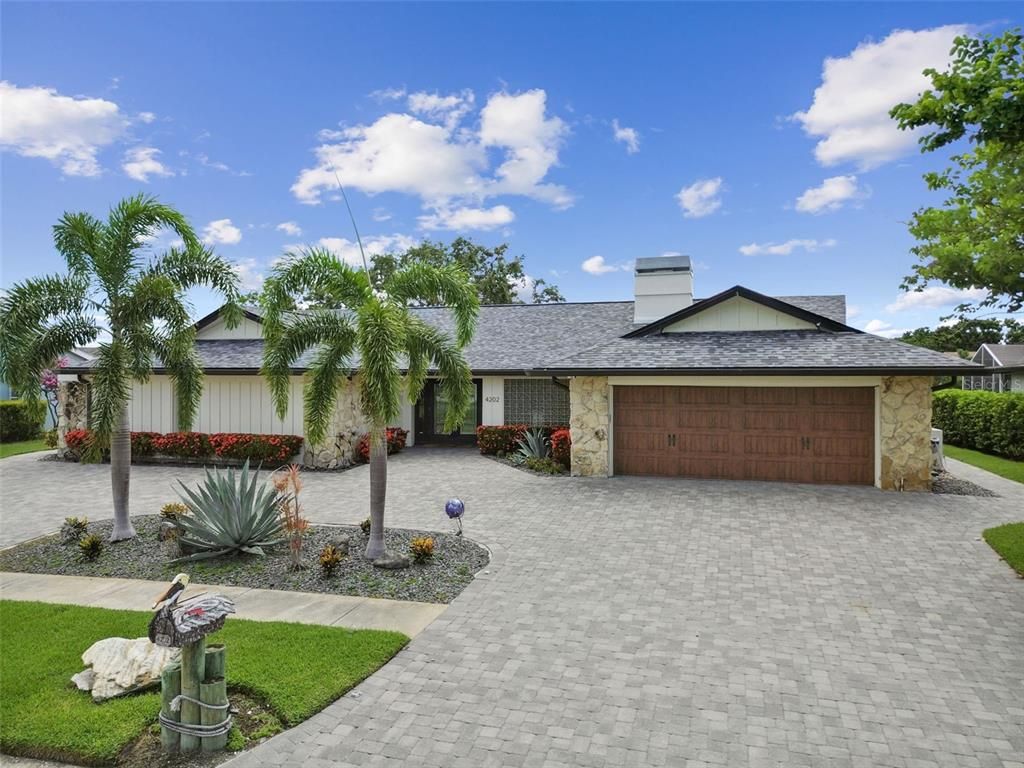 Attached, Exterior, Facade, Ranch