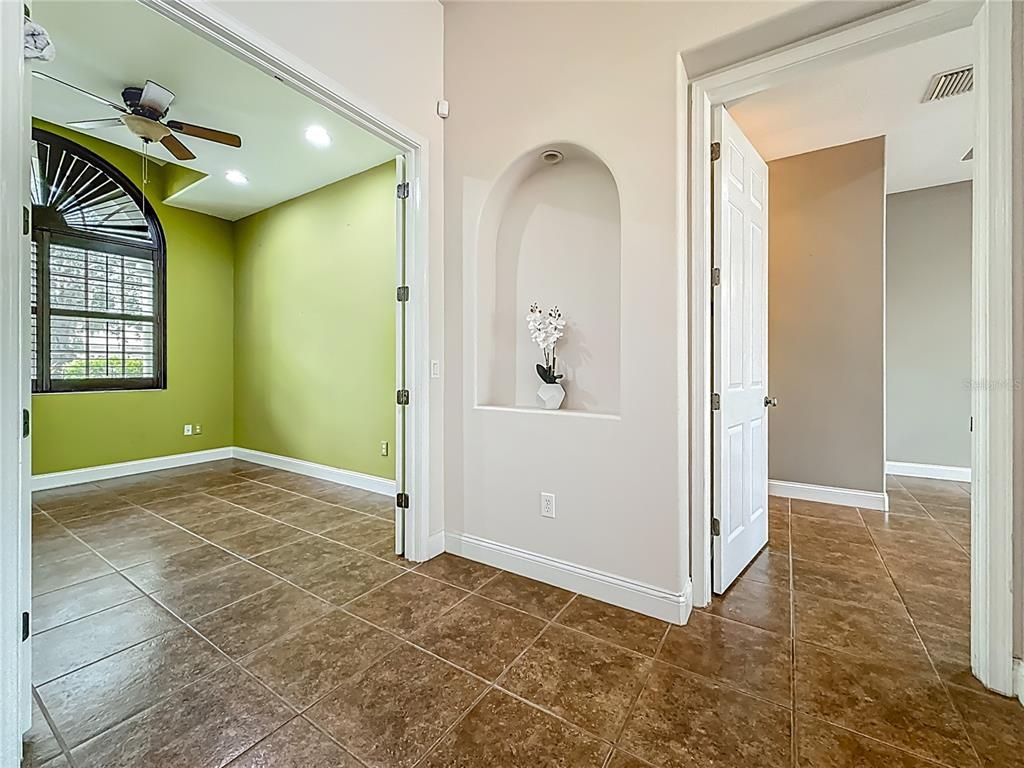 Empty room, Interior, Recessed Lighting