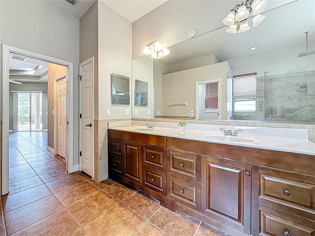 Bathroom, Dual Sink Vanities, Interior, Recessed Lighting