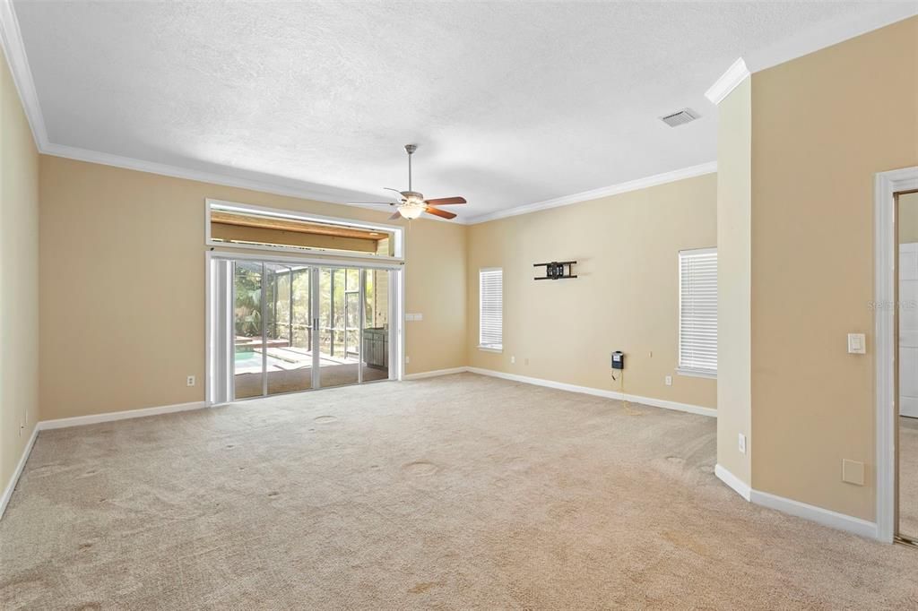 Empty room, Interior