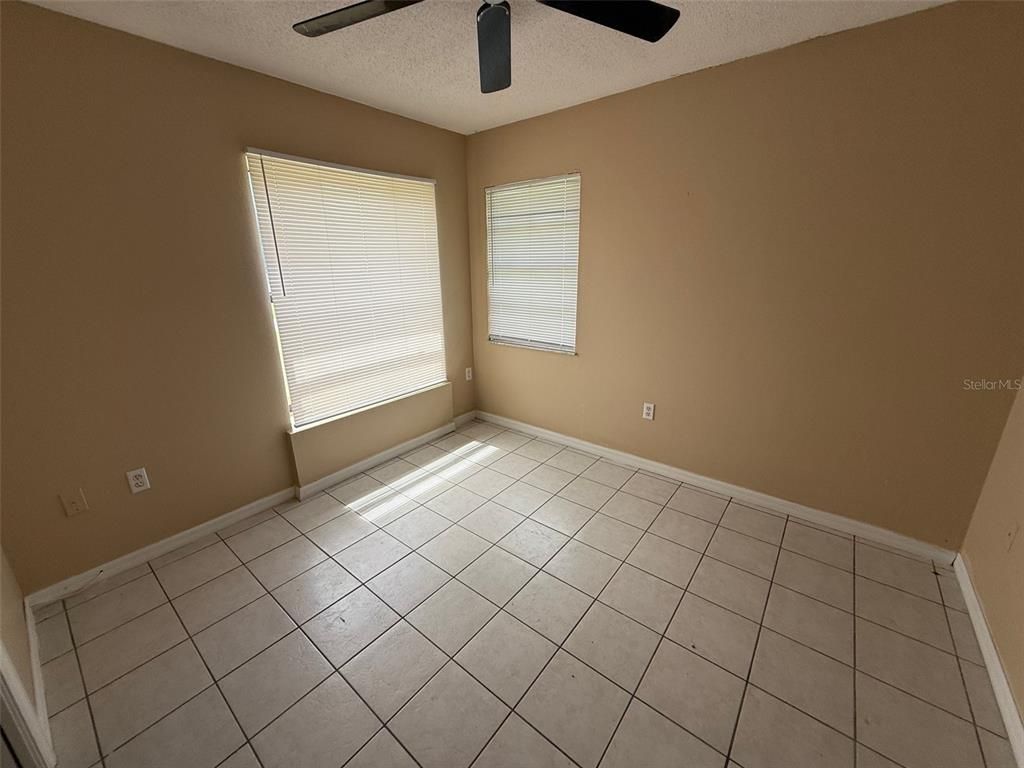 Empty room, Interior