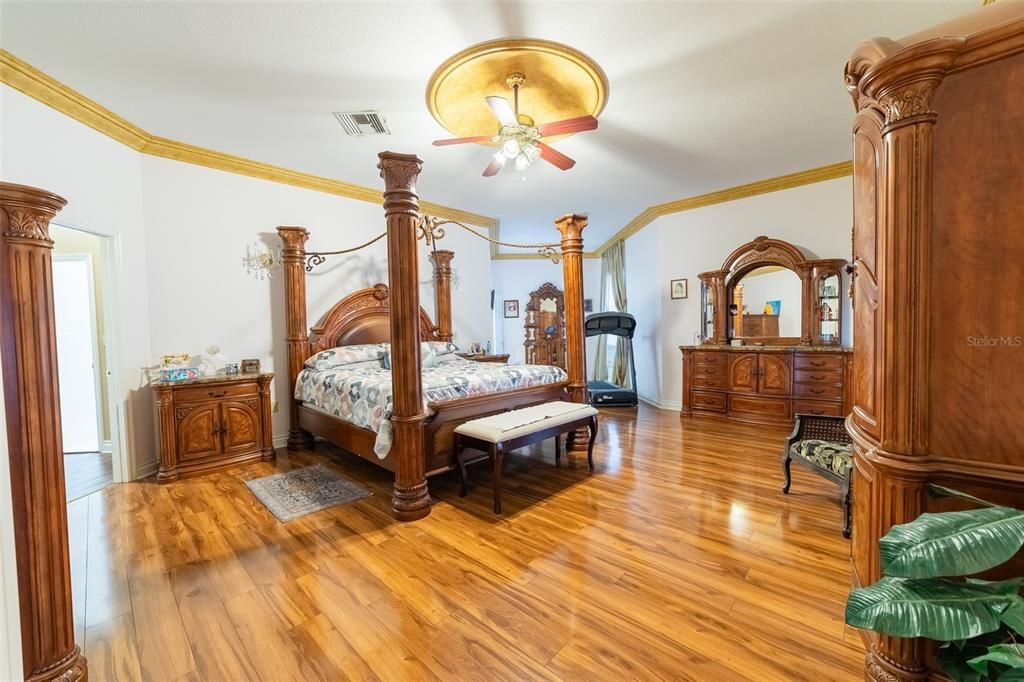 Bedroom, Fitness Equipment, Interior, Wood Texture Flooring