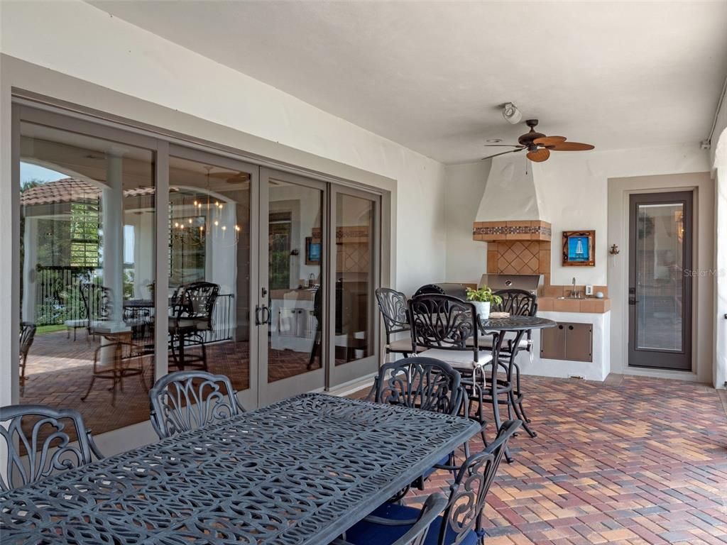 Dining room, Exterior