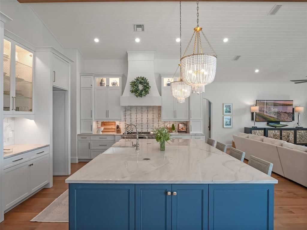 Chandelier, Dining room, Interior, Kitchen, Pendant Lights, Recessed Lighting, Wood Texture Flooring