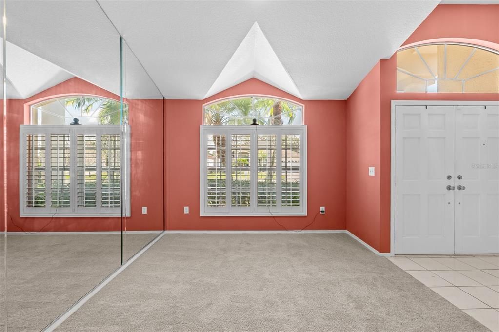Empty room, Interior