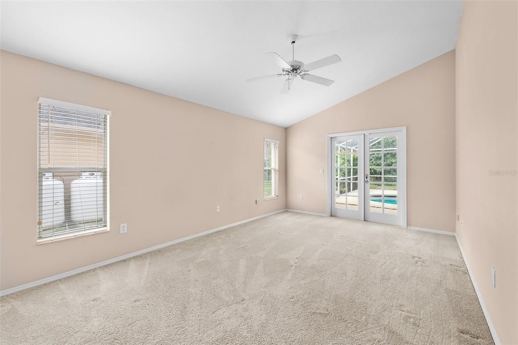Empty room, Interior