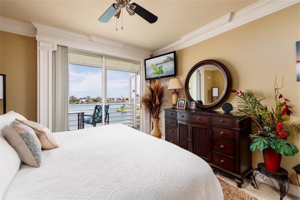 Bedroom, Interior, Water
