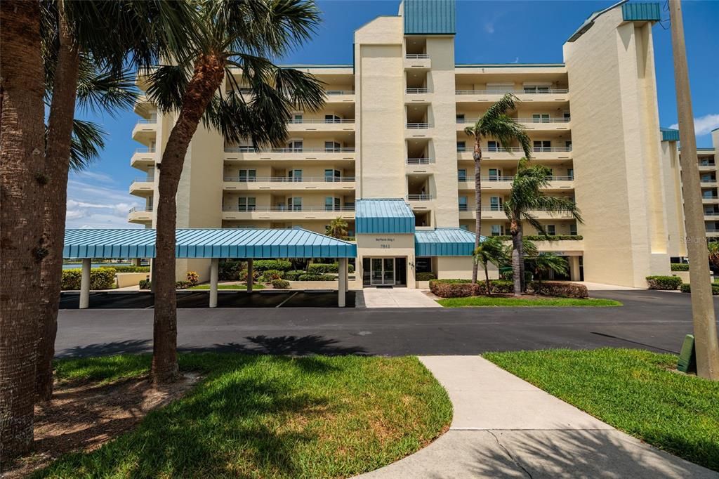Exterior, Facade, Condo Building