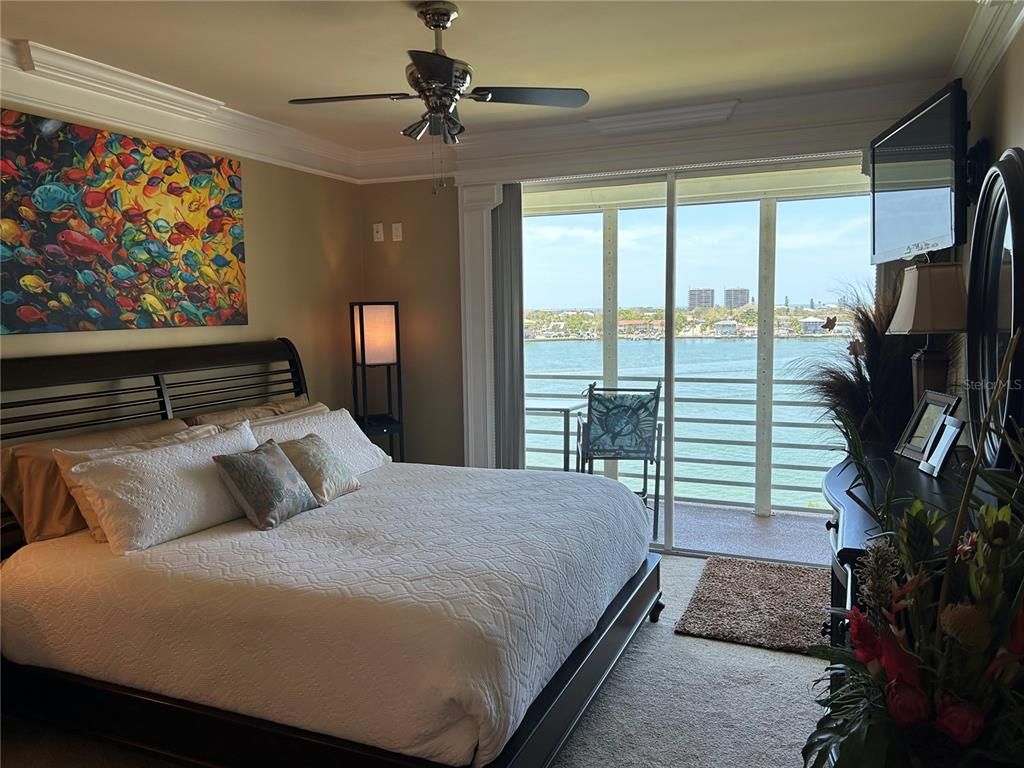 Bedroom, Interior, Water
