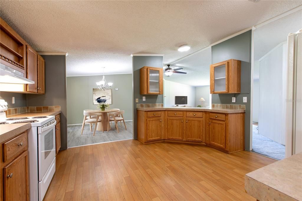 Chandelier, Dining room, Interior, Kitchen, Wood Texture Flooring