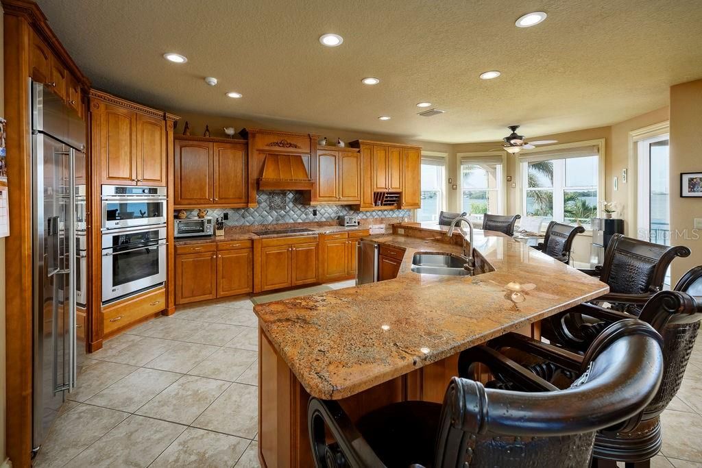 Dining room, Interior, Kitchen, Recessed Lighting, Stainless Steel Appliances