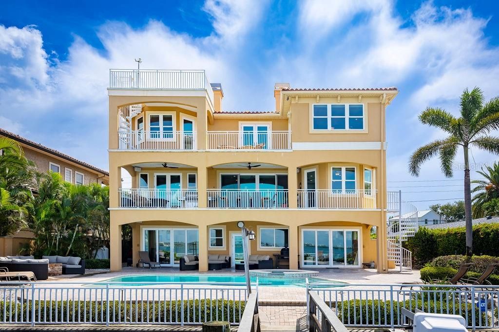Exterior, Facade, Pool, Mediterranean