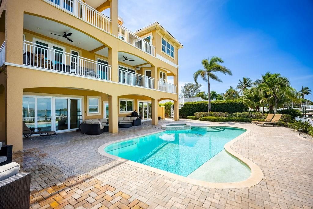 Exterior, Pool