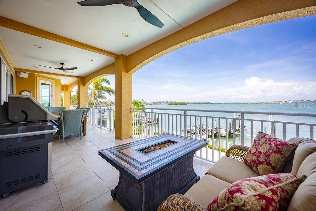 Exterior, Interior, Recessed Lighting, Water