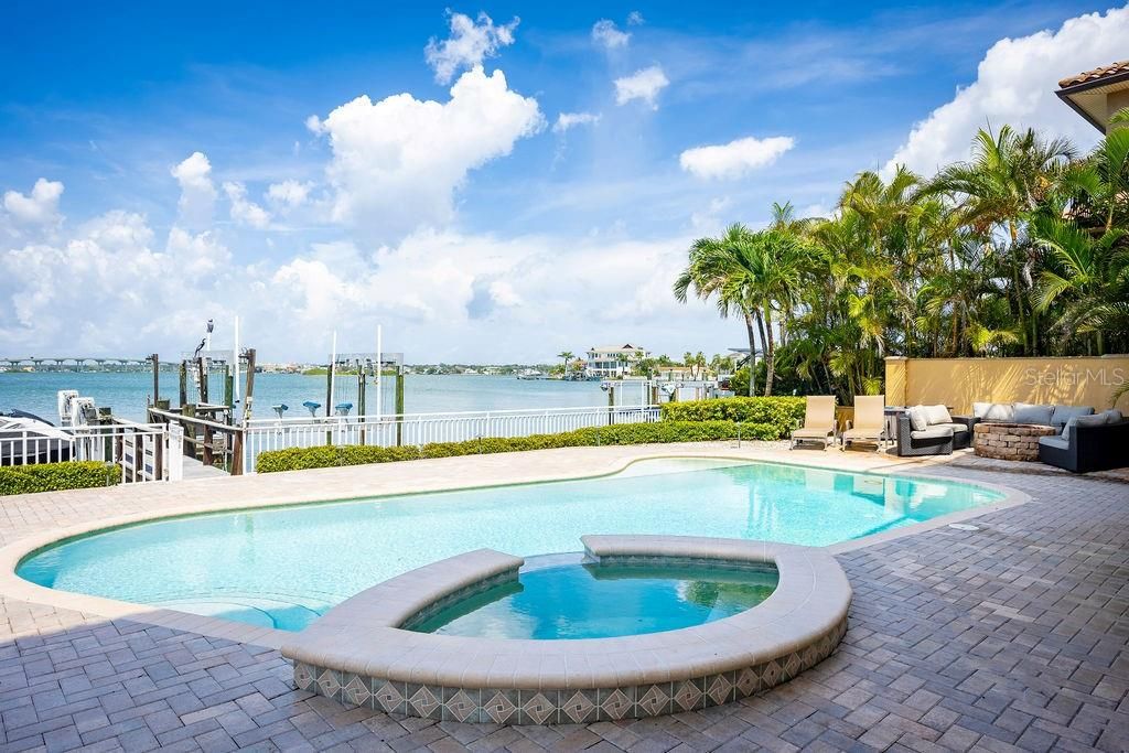 Exterior, Pool, Water