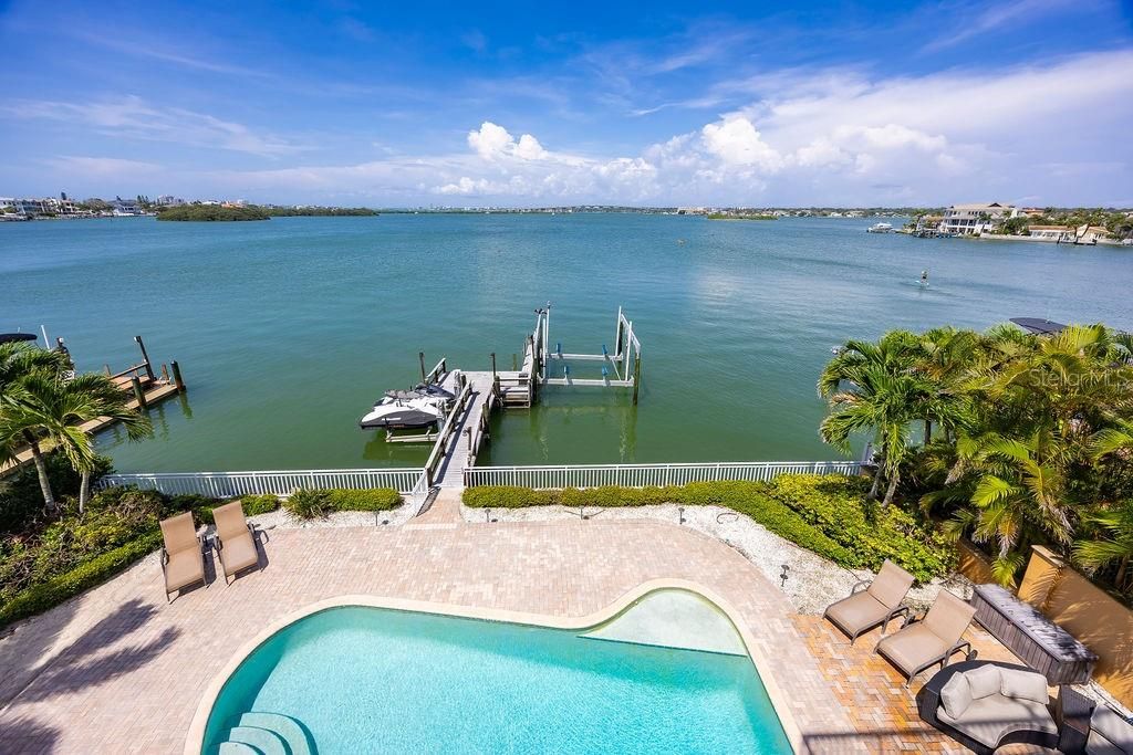 Exterior, Pool, Water
